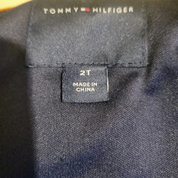 Tommy Hilfiger Child's fluffy black hooded vest. Size 2 - Picture 2 of 8